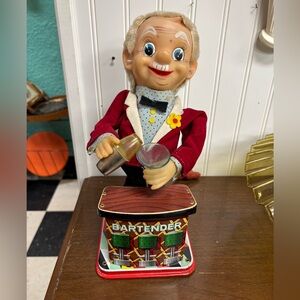 Vintage 1960s Charlie Weaver animatronic tin bartender toy (currently unworking)